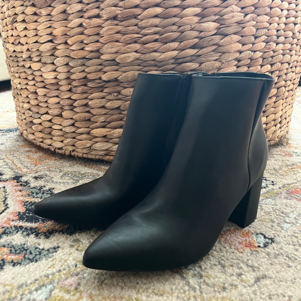 Serra black pointed toe booties